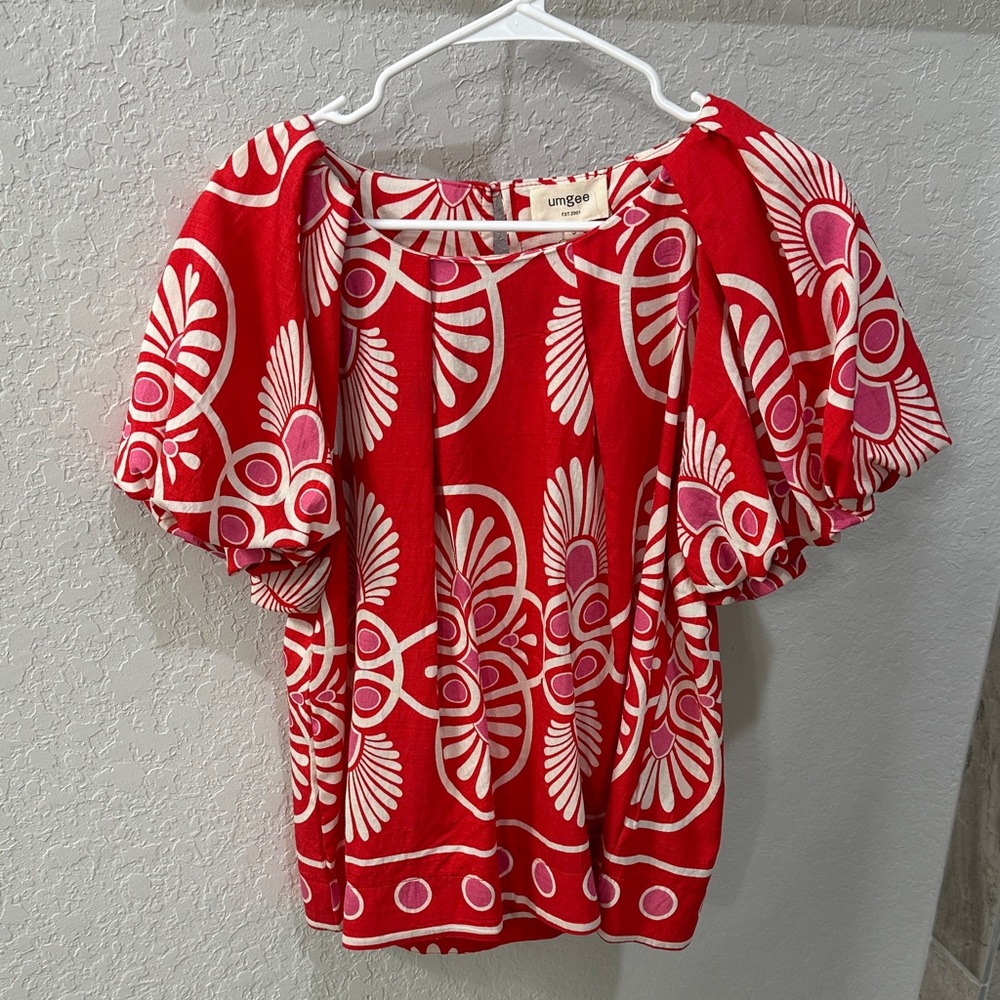 Umgee Red and White Floral Blouse small